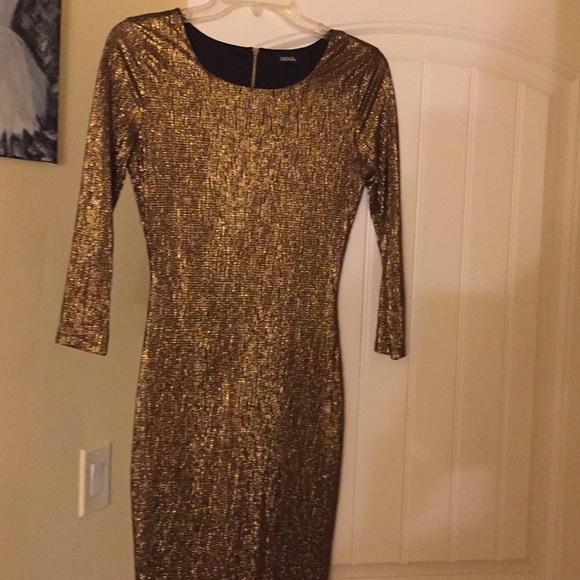 Dresses - Picture 2 of 3